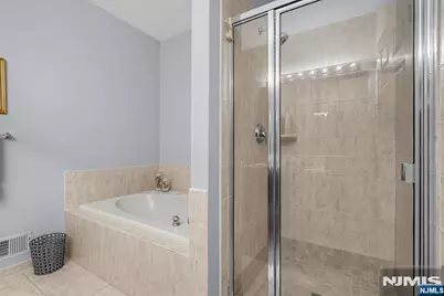166 Brittany Court, Clifton, NJ 07013 - Photo 9