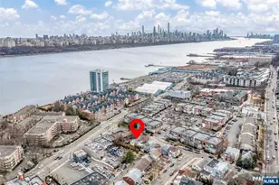 17 Garden Pl, Edgewater, NJ 07020 - Photo 1