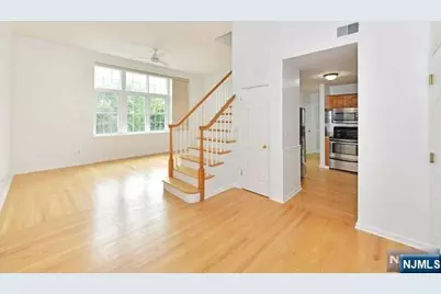 32 Smith Avenue 2F #2F, Fair Lawn, NJ 07410 - Photo 1
