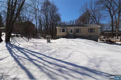 27 Longview Lane, Hamburg, NJ 07419 - Photo 1