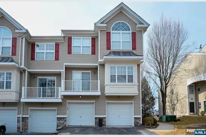 71 Lakeview Court, Pompton Lakes, NJ 07442 - Photo 1