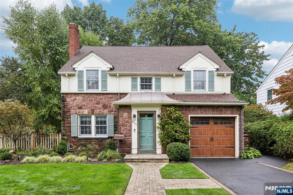 202 Walthery Ave, Ridgewood, NJ 07450 - MLS 25008407 - Coldwell Banker