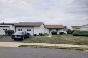 17 Celtis Plaza B, Monroe Township, NJ 08831 - Photo 1