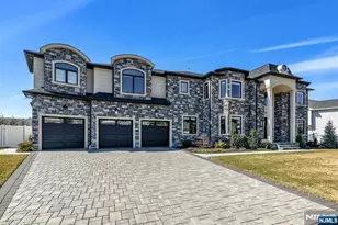 3 Churchill Ct, Paramus, NJ 07652 - Photo 1