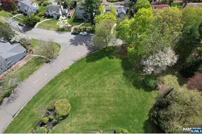 812 Golf Place, Oradell, NJ 07649 - Photo 1