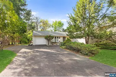 8 Halsey Lane, Closter, NJ 07624 - Photo 1