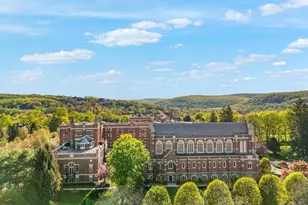 2501 Rio Vista Dr, Mahwah, NJ 07430 - Photo 1