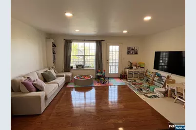 18 Garden Place 242 #242, Edgewater, NJ 07020 - Photo 1