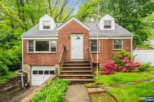 221 Warwick Ln, Leonia, NJ 07605 - Photo 1