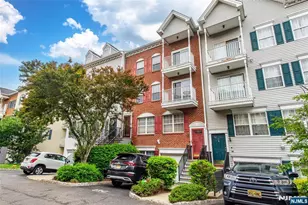 37 Krueger Ct, Newark, NJ 07103 - Photo 1