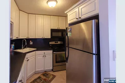 555 North Avenue 21A #21A, Fort Lee, NJ 07024 - Photo 1