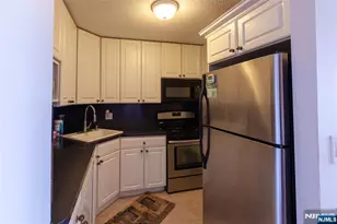 555 North Ave 21A, Fort Lee, NJ 07024 - Photo 1