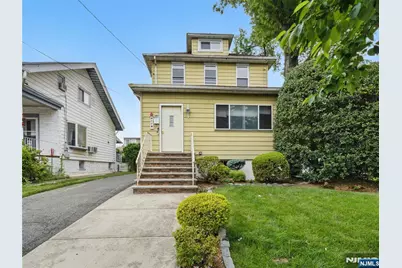 685 Maple Avenue, Ridgefield, NJ 07657 - Photo 1