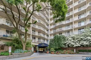 1055 River Road 301, Edgewater, NJ 07020 - Photo 1