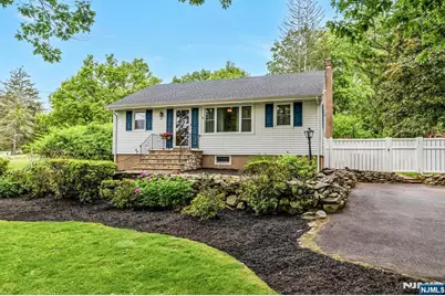 86 Franklin Avenue, Oakland, NJ 07436 - Photo 1