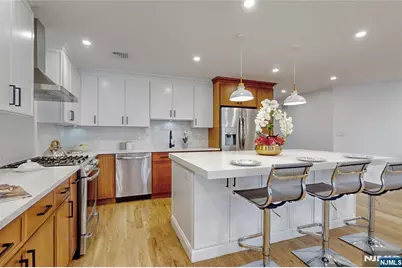 5 Astor Place, Waldwick, NJ 07463 - Photo 1