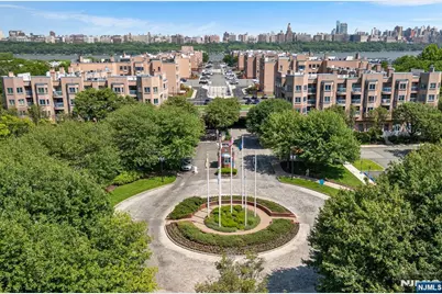 302 Williams Court, Edgewater, NJ 07020 - Photo 1