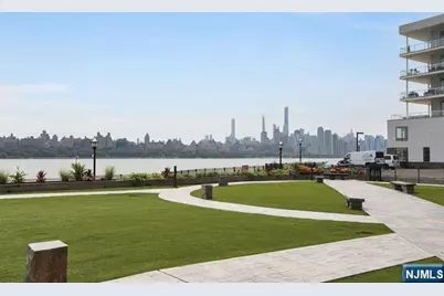 9 Somerset Lane 104 #104, Edgewater, NJ 07020 - Photo 1