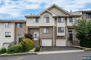 17 Louisburg Square, Verona, NJ 07044 - Photo 1