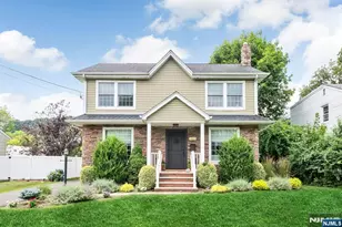 562 Barnett Pl, Ridgewood, NJ 07450 - Photo 1