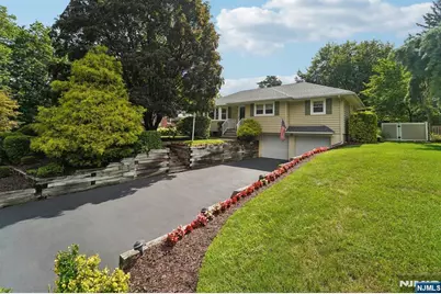 20 Nokomis Avenue, Oakland, NJ 07436 - Photo 1