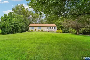 4 Crest Hill Dr, Sussex, NJ 07461 - Photo 1