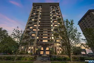 160 Overlook Ave 22F, Hackensack, NJ 07601 - Photo 1