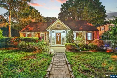 181 Lakeview Avenue, Leonia, NJ 07605 - Photo 1