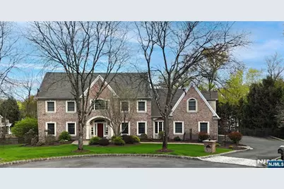 8 Matthew Place, Mahwah, NJ 07430 - Photo 1