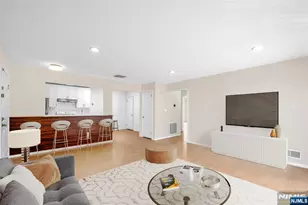 300 Crown Ct 523, Edgewater, NJ 07020 - Photo 1