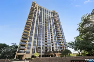 900 Palisade Ave 4J, Fort Lee, NJ 07024 - Photo 1