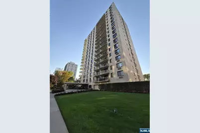 307 Prospect Avenue 17 E #17 E, Hackensack, NJ 07601 - Photo 1