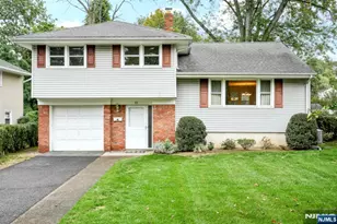 68 Sergent Ct, Bergenfield, NJ 07621 - Photo 1