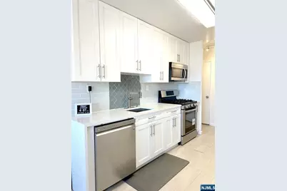 2185 Lemoine Avenue 4E #4E, Fort Lee, NJ 07024 - Photo 1