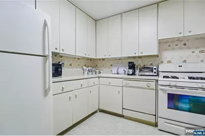 555 North 21M #21M, Fort Lee, NJ 07024 - Photo 1