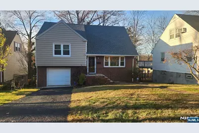 521 Chestnut Street, Ridgefield, NJ 07657 - Photo 1