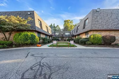 164 Diamond Bridge 18 #18, Hawthorne, NJ 07506 - Photo 1