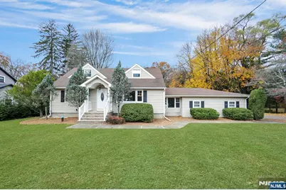 916 Colonial Road, Franklin Lakes, NJ 07417 - Photo 1