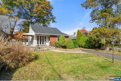811 Summit Avenue, Hackensack, NJ 07601 - Photo 1