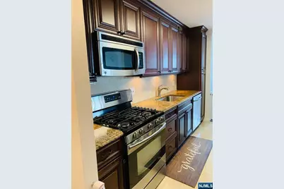 555 North Avenue 17S #17S, Fort Lee, NJ 07024 - Photo 1