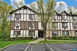 907 Thoreau Ct, Mahwah, NJ 07430 - Photo 1