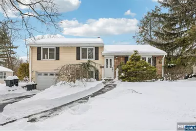 4 Lockwood Lane, Closter, NJ 07624 - Photo 1