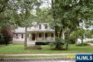4 Lee Ct, Waldwick, NJ 07463 - Photo 1