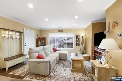 623 Schuyler 302 #302, Lyndhurst Township, NJ 07071 - Photo 1