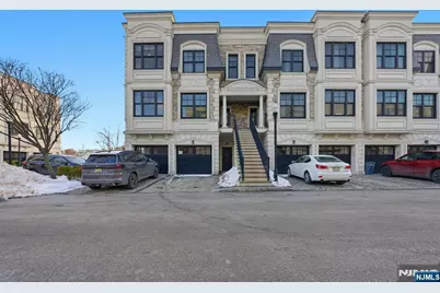 35 Marquis Court, Edgewater, NJ 07020 - Photo 1