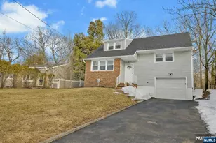 8 Iroquois Ave, Oakland, NJ 07436 - Photo 1