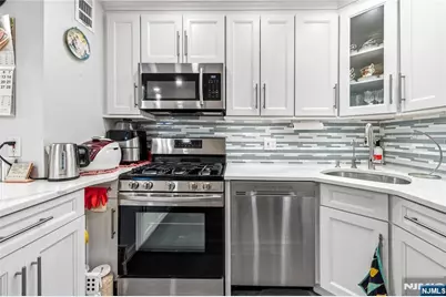 555 North Avenue 6N #6N, Fort Lee, NJ 07024 - Photo 1