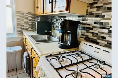 138 Park Avenue, East Rutherford, NJ 07073 - Photo 5