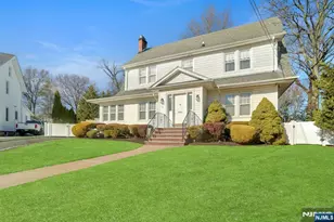 10 Lynn Ct, Rutherford, NJ 07070 - Photo 1