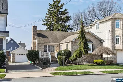 618 3rd Avenue, Lyndhurst Township, NJ 07071 - Photo 1
